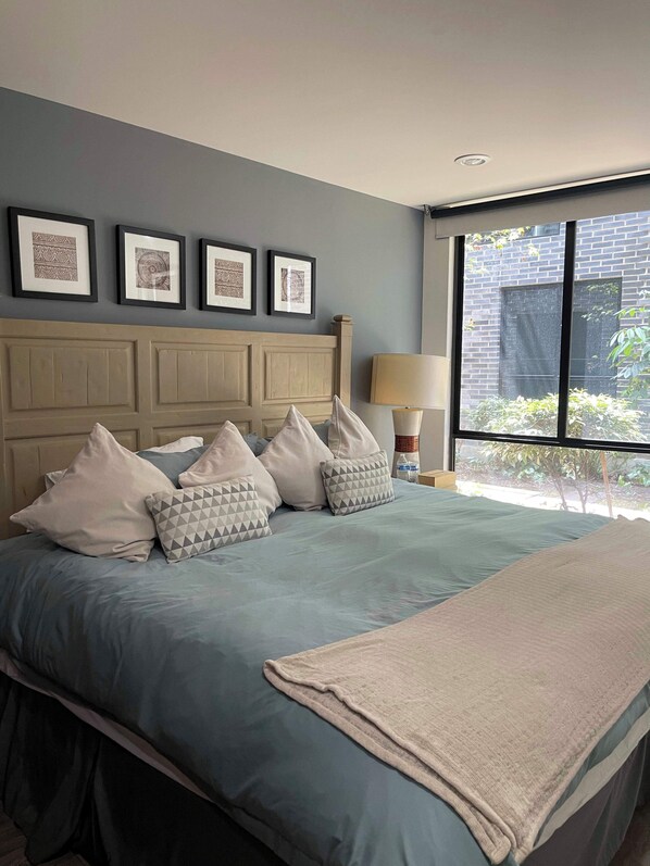 2 bedrooms, iron/ironing board, WiFi