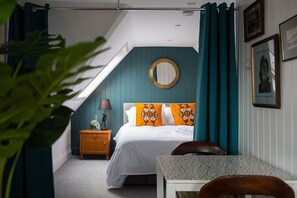 1 Schlafzimmer, Schreibtisch, Bügeleisen/Bügelbrett, Reisekinderbett