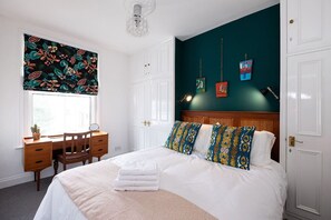 5 室のベッドルーム、デスク、アイロン / アイロン台、WiFi (無料)