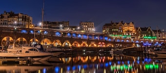 Spacious Georgian Townhouse by the Beach & Harbour