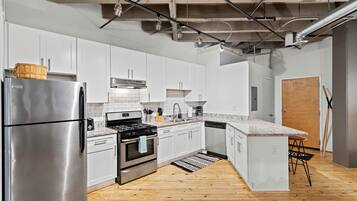 Deluxe Apartment, 2 Bedrooms (215) | Private kitchen | Full-sized fridge, microwave, oven, stovetop