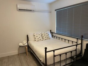 1 dormitorio, tabla de planchar con plancha, wifi gratis y ropa de cama