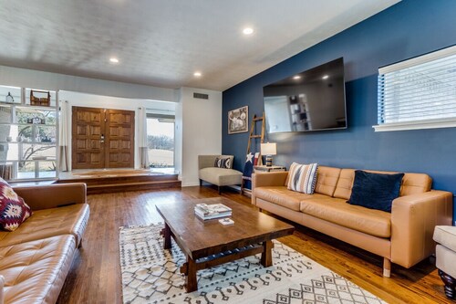 Half acre with huge yard, pool, hot tub, playground, cabana, 15 mins to downtown