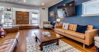 Half acre with huge yard, pool, hot tub, playground, cabana, 15 mins to downtown