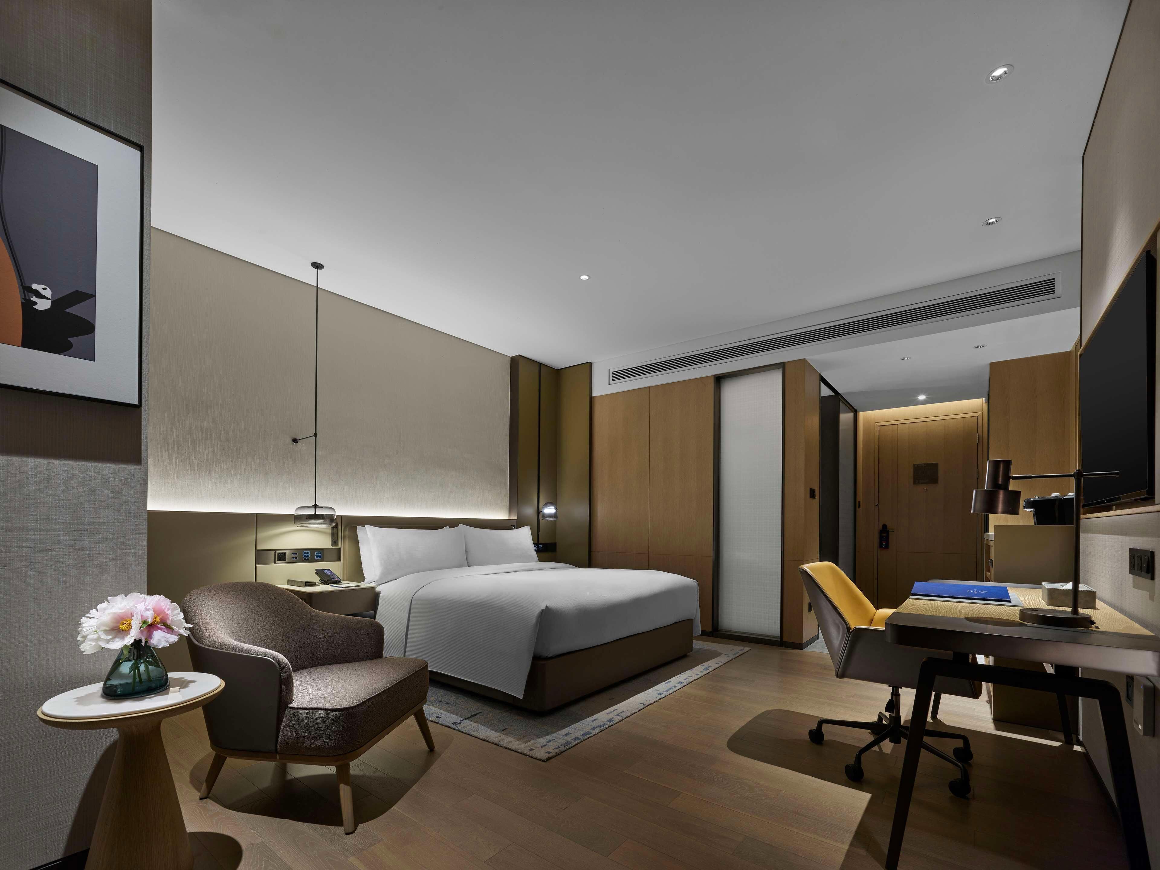 Minibar, in-room safe, individually decorated, individually furnished