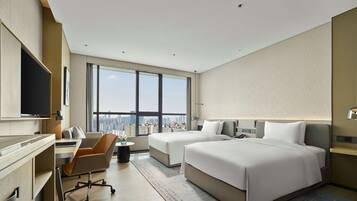 Minibar, caja de seguridad en la habitación y decoración personalizada