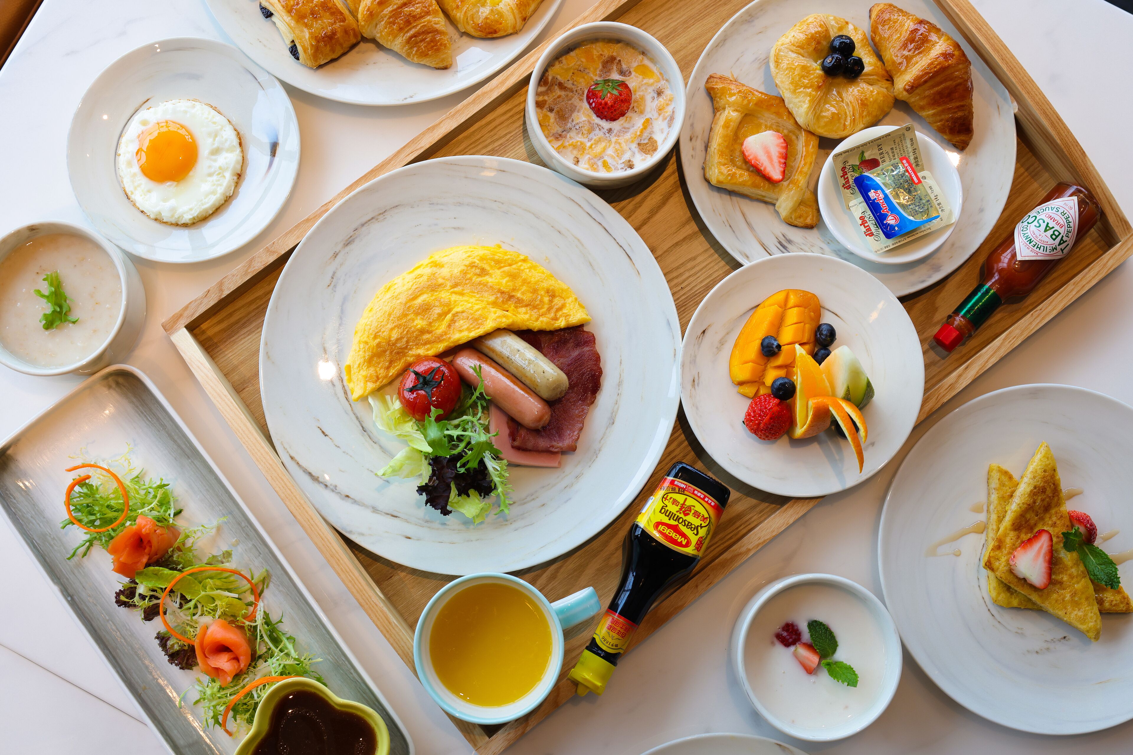 朝食 (ビュッフェ)、毎日提供 (有料)