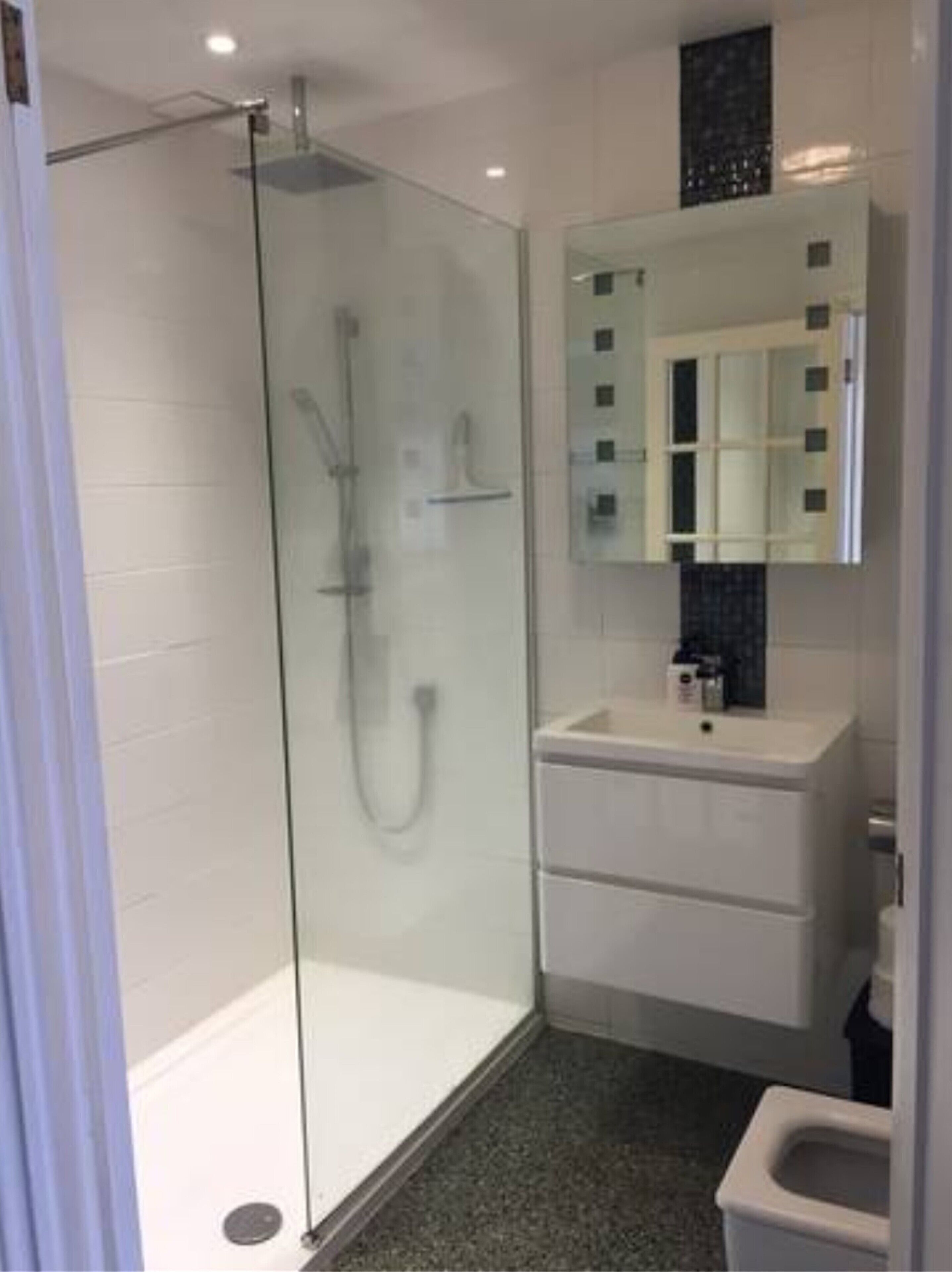 Home by the Sea Quirky Three Bedroom Family House