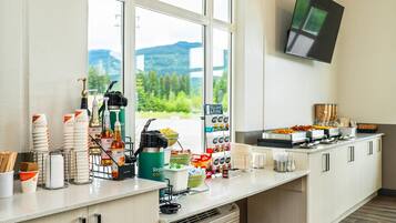 Free daily buffet breakfast