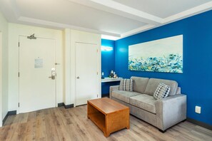 Huone, 1 suuri parisänky ja vuodesohva, tupakointi kielletty | Pimennysverhot, silitysrauta/-lauta, ilmainen Wi-Fi, vuodevaatteet