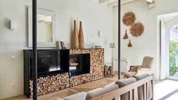 Luksushuvila | Ylelliset vuodevaatteet, tallelokero huoneessa