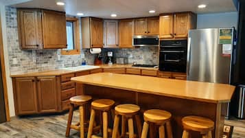 Geladeira, micro-ondas, fogão, cooktop