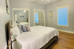 3 bedrooms, iron/ironing board, WiFi, bed sheets