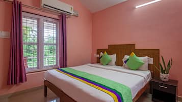 Standard Double Room | Desk, iron/ironing board