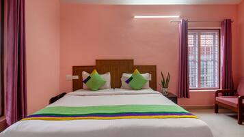 Standard Double Room | Desk, iron/ironing board