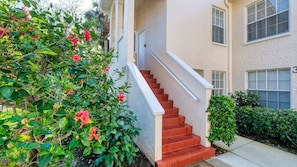 Exterior - New to the market 3  bedroom 2 bathroom second floor quiet corner of Tuscany (Naples)