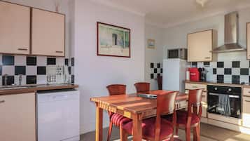 Cottage | Dapur peribadi | Peti sejuk, ketuhar gelombang mikro, mesin basuh pinggan mangkuk