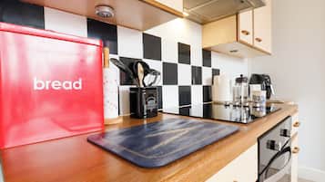 Fridge, dishwasher, electric kettle, cookware/dishes/utensils