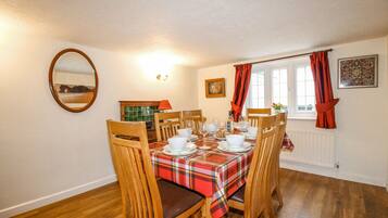 Cottage | Private kitchen | Fridge, microwave, dishwasher, electric kettle