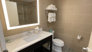 Standard Room, 1 King Bed, Non Smoking | Bathroom - Sleep Inn Bronx - Belmont (Bronx)