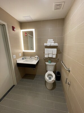 Room, 1 King Bed, Accessible, Non Smoking | Bathroom | Free toiletries, hair dryer, towels, soap - Sleep Inn Bronx - Belmont (Bronx)