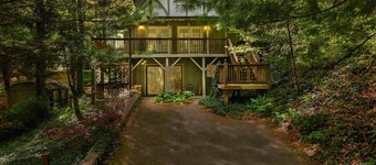 Winter Getaway 4-bedroom cottage just 10 minutes from Cataloochee Ski Area