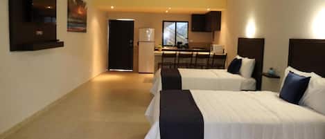 Superior kamer, 2 tweepersoonsbedden | Een bureau, een strijkplank/strijkijzer, gratis wifi, beddengoed