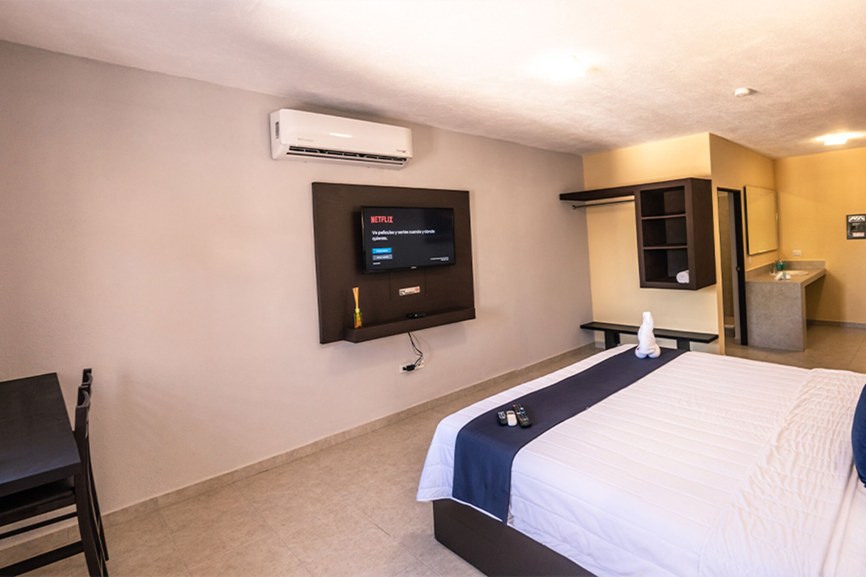 standard room, 1 king bed | desk, iron/ironing board, free wifi, bed sheets