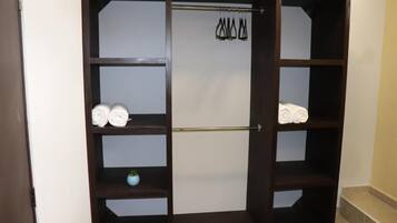 Habitación estándar, 2 camas matrimoniales | Servicios de la habitación