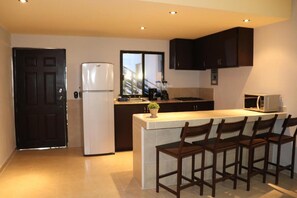 Superior Room, 2 Double Beds | Private kitchenette - Capital O Hotel Jazuli (San José del Cabo)