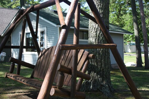 PROMO 15% WEEKLY DISCOUNT
Quiet, Clean, on Lake with Resort Amenities