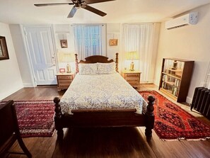 2 bedrooms, iron/ironing board, WiFi, bed sheets - George Baldwin House Garden Apartment (Savannah)