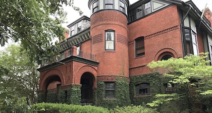 George Baldwin House Garden Apartment