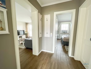 Télévision, lecteur de DVD, chaîne hi-fi