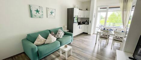 Fernseher, DVD-Player, Stereoanlage