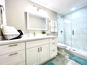 Combined shower/bathtub, hair dryer, towels, soap