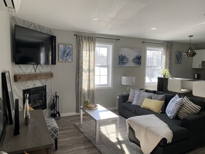 Smart TV, fireplace
