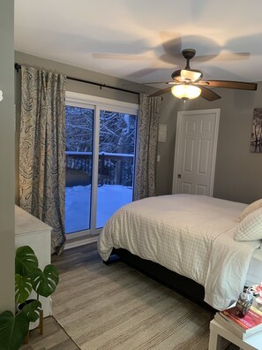 1 bedroom, iron/ironing board, travel cot, free WiFi - Sweet Little Suite (Campbellford)