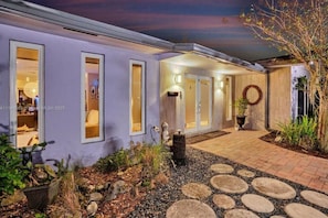 Exterior - Holly`s Hacienda w/ Heated Pool + Patio Area (Hollywood)