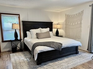 3 Schlafzimmer, Schreibtisch, Bügeleisen/Bügelbrett, kostenloses WLAN