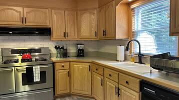 Coffee/tea maker, fridge, microwave, oven