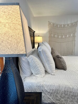3 bedrooms, desk, iron/ironing board, free WiFi