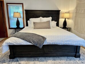 3 bedrooms, desk, iron/ironing board, free WiFi