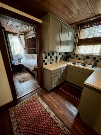 1 室のベッドルーム、アイロン / アイロン台、WiFi、ベッドシーツ. Carriage House West at George Baldwin House