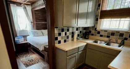 Carriage House West at George Baldwin House