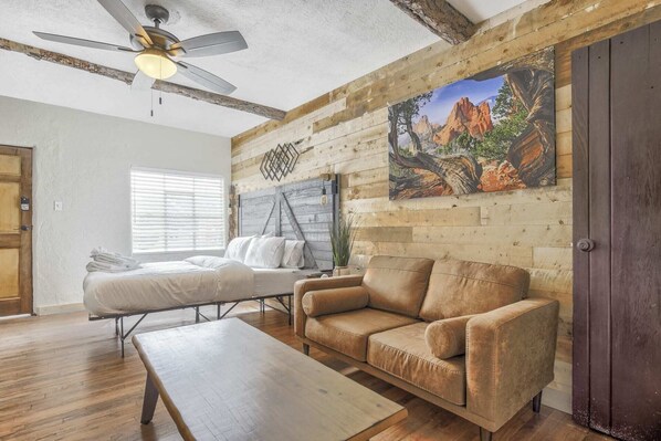 TV - 1BD Mnt View Suitehikingdogs Welcome! (Colorado Springs)