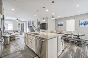Interior - 3BD Rooftop Lounge Restaurants & Parks (Castle Rock)