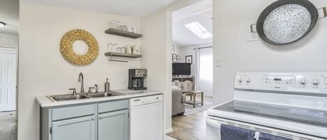 電子レンジ、オーブン、コンロ、食器洗い機