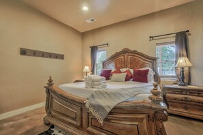 3 bedrooms, laptop workspace, iron/ironing board, bed sheets