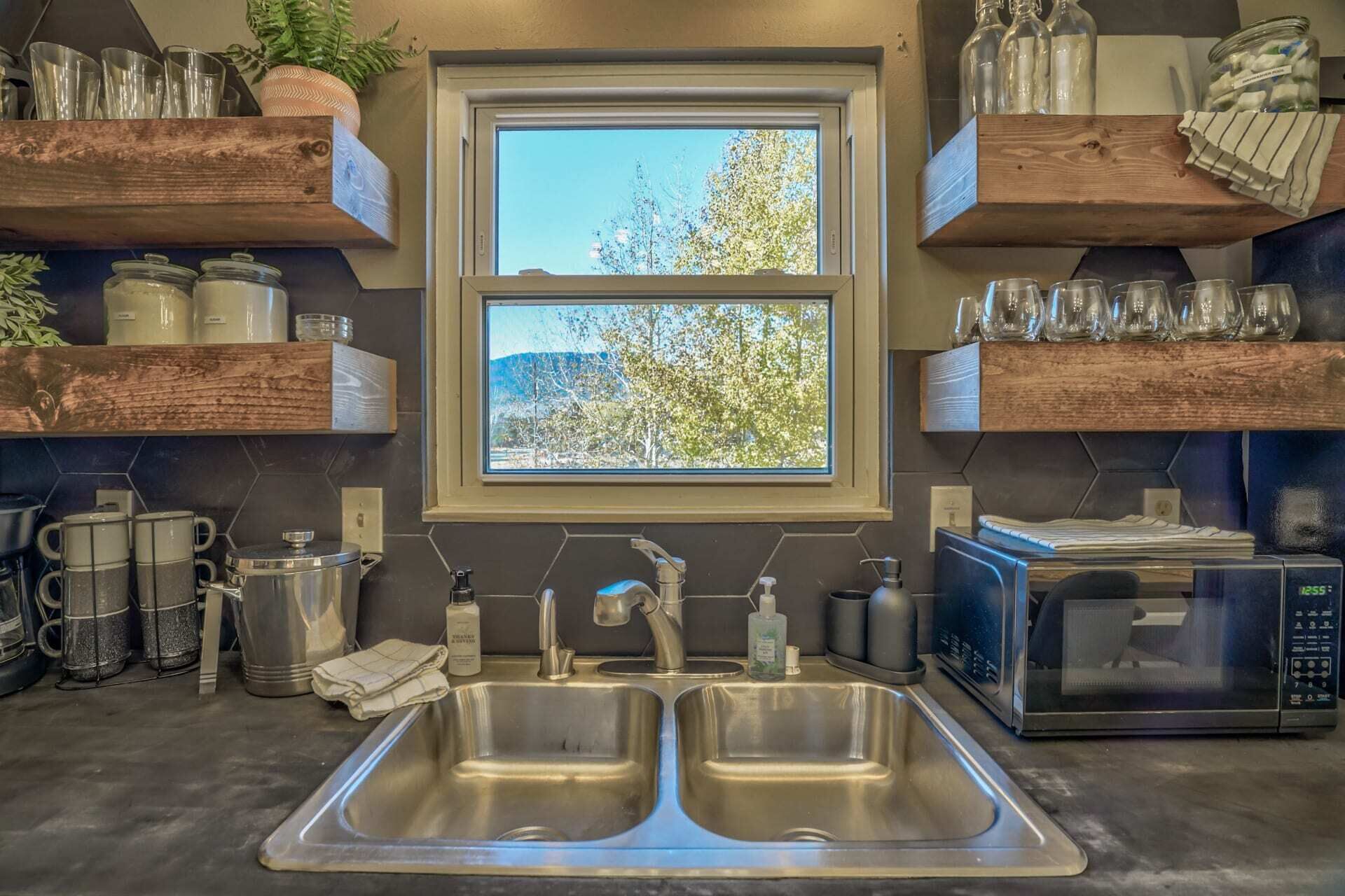 Microwave, oven, stovetop, dishwasher